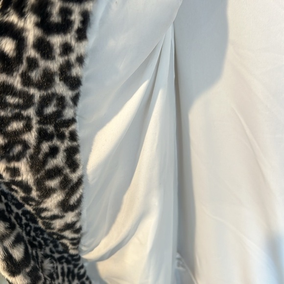 Ann Taylor black and white leopard faux fur coat size XS - Picture 4 of 4